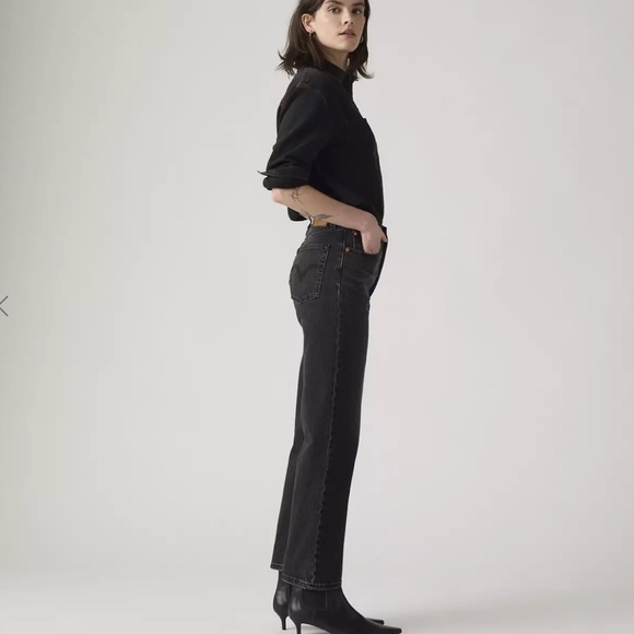 Levi's Women's Dark Gray Straight Leg Jeans - Picture 3 of 5